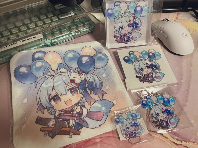 あたいのお誕生日グッズが徐々に手元に揃ってきた!!!サンプル見て一番薄いかも…って思って色味調整したハンカチが一番理想的な綺麗な色味でびっくりしてる! 他のグッズの色味は今後の参考にしよう (印刷系のシアンは鬼門を身をもって実感)