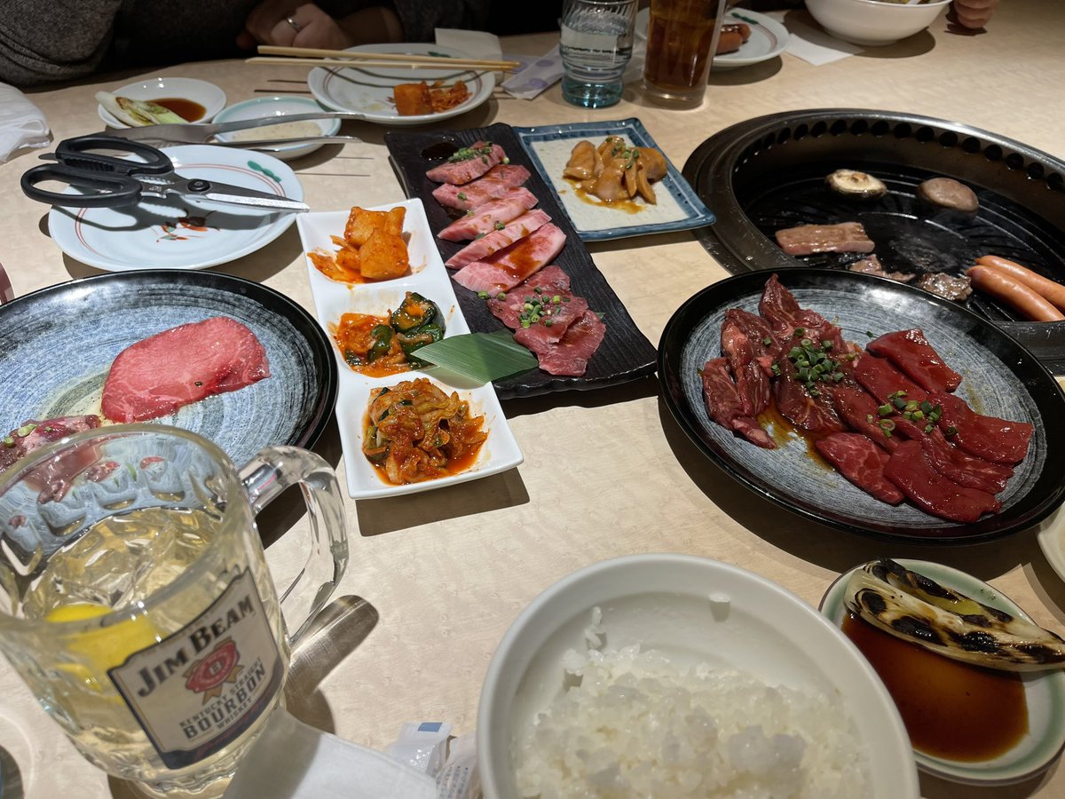 jun_refinezero's tweet photo. 引っ越し祝い
夫婦2人の就職祝い
娘の保育園入園祝い
に近くのお高い焼肉屋さんにきました。
群馬の牛美味っ！！ https://t.co/hXMXFyQJOH