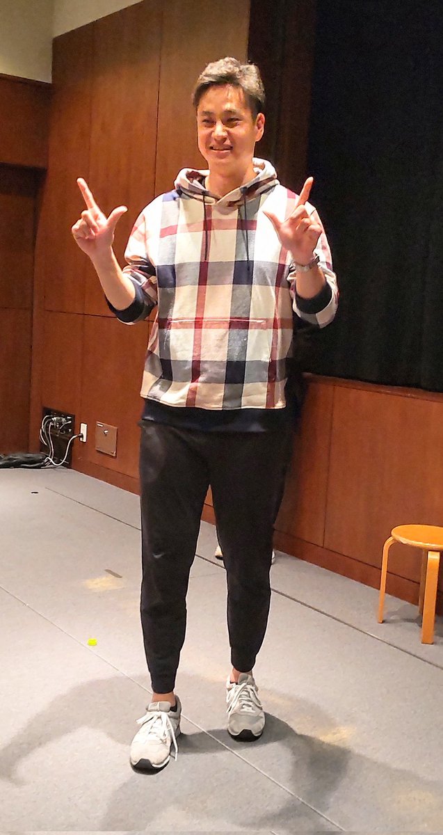 S6110T's tweet photo. 大竹耕太郎投手
大西一史熊本市長
大変お忙しい中、とても楽しいトークショーをありがとうございました。
ホークスに入団した年の年末に、旧PARCO前で行われた大竹くんのトークショーを思い出しながら聞かせていただきました。
#大竹耕太郎
#阪神タイガース
#大西一史熊本市長
#DOGAN
#QUALITIES https://t.co/6tYL9W8twy