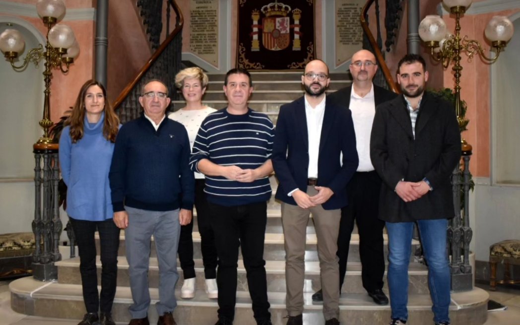 dipualba's tweet photo. 🍇El Gobierno de @santicenizate #aumenta su apoyo a las 4 #DOs del #vino de la provincia 🆎️
Con un incremento del ⬆️33% en la #colaboración con cada una, #Dipualba sigue #impulsando a esta #actividad clave para muchas #EconomíasLocales y #familiares
🌐https://t.co/kkSxGByzAY https://t.co/i25dYZ3zEZ