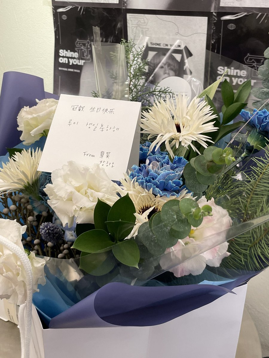 a2joara_'s tweet photo. RT @jjanghao0725: 루이 생일이라서 꽃다발 그리구 손편지 보냈음 장하오가….ㅠㅠㅠㅠㅠㅠ너무 스윗해 ㅠㅠㅠ https://t.co/fX5gBRJL8a