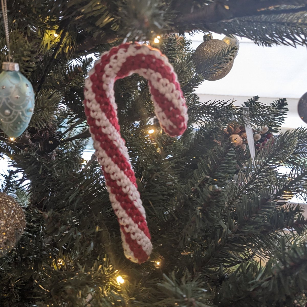 ButCrochet's tweet photo. Couldn't resist making one last ornament for the tree 🎄 A big old candy cane! 

Pattern by @tkostochenkova made using a 4mm hook &amp; @paintboxyarns aran cotton yarn ❤️

#CandyCane #CrochetPattern #Crocheting  #Crocheted #loveyarn #crochetinspiration #crochetlove #crochetaddict https://t.co/9yvfD7rvHT