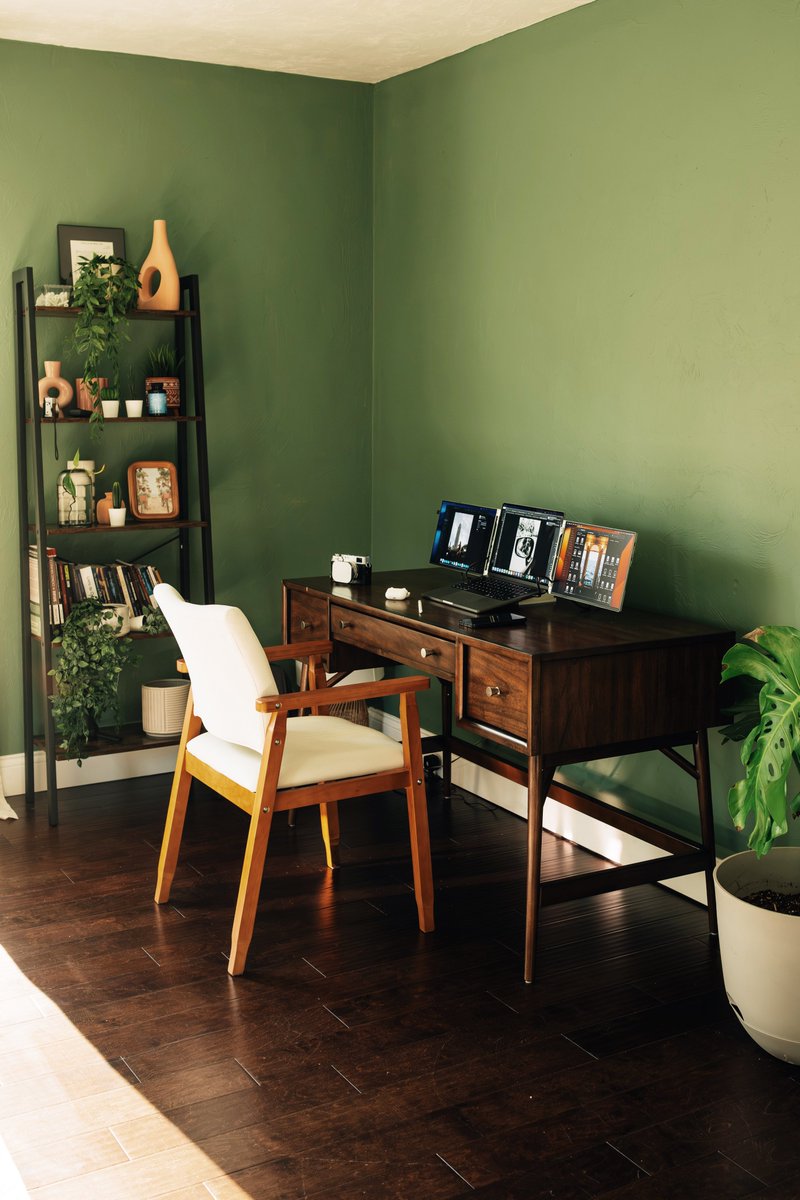 LiminkMonitor's tweet image. Cozy up with your tasks.

#limink #multitaskingmadeeasy #worknook #homeofficedecor #productivityboost #cozyspaces #workfromhome #deskenvy #techsetup #remotejobs