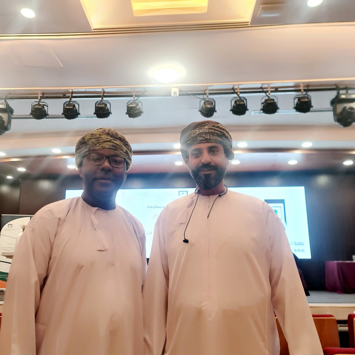 نحن بولاية مطرح لدينا نبرة صوت تعبر عن جوانب كثيرة منها الجمال والتأريخ والعراقة وأجدها شخصيا في صوت المذيع القدير محمود الحسني