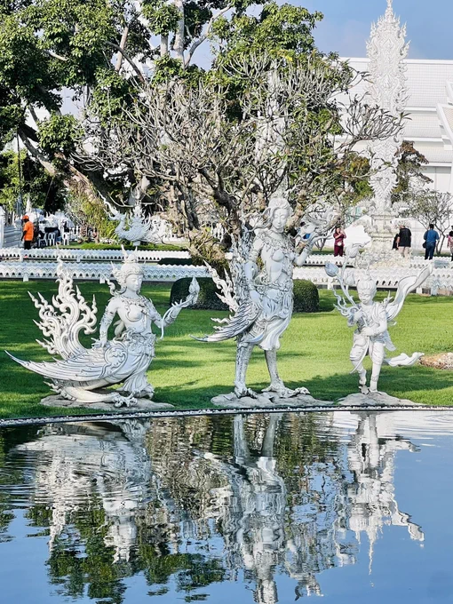 ホワイトテンプルこと、超美麗アート系寺院。チェンライに行ったらぜひ行ってもらいタイ!