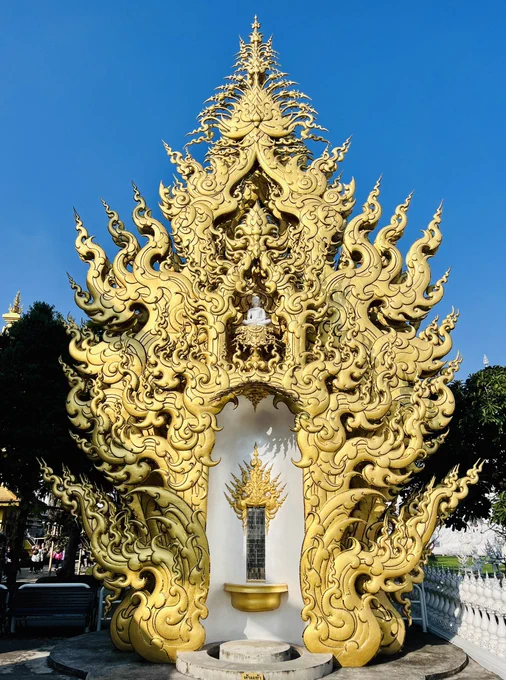 ホワイトテンプルこと、超美麗アート系寺院。チェンライに行ったらぜひ行ってもらいタイ!