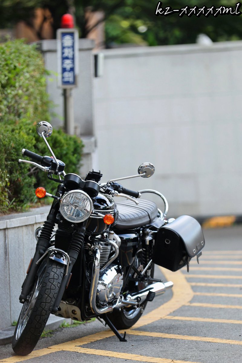 ZvT1lp's tweet photo. チャニョルのバイクの写真レアオブレアすぎるんよ…🥺 https://t.co/exNyGphk12