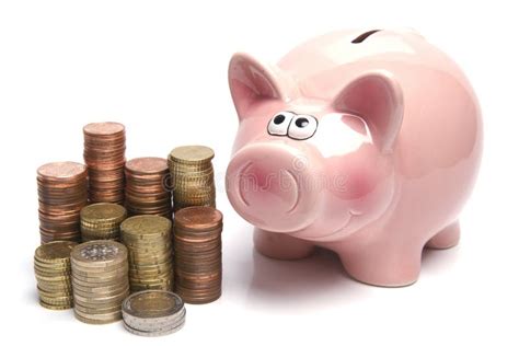 CarineKnapen's tweet photo. VOLGENDE REGERING STAAT VOOR MILJARDEN BESPARINGEN

De joke van het jaar, zelfs van de ganse eeuw.

De regering Vivaldi heeft sinds haar aantreden in oktober 2020 elk jaar een gigantische financiële put geslagen van respectievelijk 28 miljard, 31 miljard en 30 miljard euro. Ze hebben ermee gesmeten. Er stond geen rem op. Wanbeheer van de bovenste plank.
De totale staatschuld bedraagt 534 miljard euro ( en stijgt elke seconde) waarop jaarlijks 4% intresten moeten betaald worden ofwel 22 miljard euro of méér als de ECB de rente verder zou opttrekken.

Wie gaat dat moeten oplossen ? Niet Alexander De Croo  en zijn incompetente vazallen. Die trekken zich er niks van aan en blijven met geld smijten.  Neen, het is de volgende regering die op de rem zal moeten gaan staan en fors besparen !

https://t.co/dB4XHuVjmp
Volgende regering staat voor miljardenbesparingen, waarschuwt Nationale Bank.
De volgende federale regering zal dik 10 miljard euro moeten besparen alleen al om het begrotingstekort te stabiliseren. 

De Nationale Bank gaat uit van een begrotingstekort dat structureel hoog blijft: 
-4,3 procent van het bruto binnenlands product in 2023, -4,4 procent in 2024 en -4,8 en -5,2 procent in 2025 en 2026.
De overheidsschuld zal in de prognoses stijgen naar meer dan 109 procent in 2026. 

"Onhoudbaar", klinkt het bij de Nationale Bank. De prognoses van de centrale bank zijn wel bij ongewijzigd beleid, dus als de regering niet ingrijpt. "Maar de regering zal ingrijpen", aldus NBB-gouverneur Pierre Wunsch. "Als we niks doen, dan botsen we op een muur", zo waarschuwt hij.

Ingrijpen dus, met andere woorden: besparingen. En die zullen zwaar wegen, klinkt het. "Alleen al om het tekort te stabiliseren, moet de komende vijf jaar 10 miljard euro worden bespaard, of 2 miljard euro per jaar".

De Nationale Bank merkt nog op dat België een van de weinige landen in de eurozone is die het begrotingstekort niet zien verkleinen. "We vormen samen met Slovakije, Frankrijk en Italië een groep landen die de overheidsfinanciën niet onder controle krijgt", aldus Wunsch.

Wunsch krijgt niet over zijn lippen dat de Belgische Staat virtueel failliet is. Zij verkeert in de onmogelijkheid om haar eeuwigdurende schulden af te lossen en wat nog veel erger is blijft de schuld toenemen.

Welke gevolgen zullen de vooropgestelde noodzakelijke besparingen hebben voor de bevolking, de landbouw, de industrie en de ondernemingen in het algemeen ?