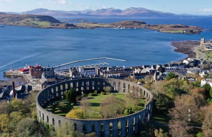 Enelra's tweet photo. @imamberzoe @callumstweets Congratulations to you both and welcome to the world Oban, from me in Oban xx https://t.co/aNc8ZtlMlU