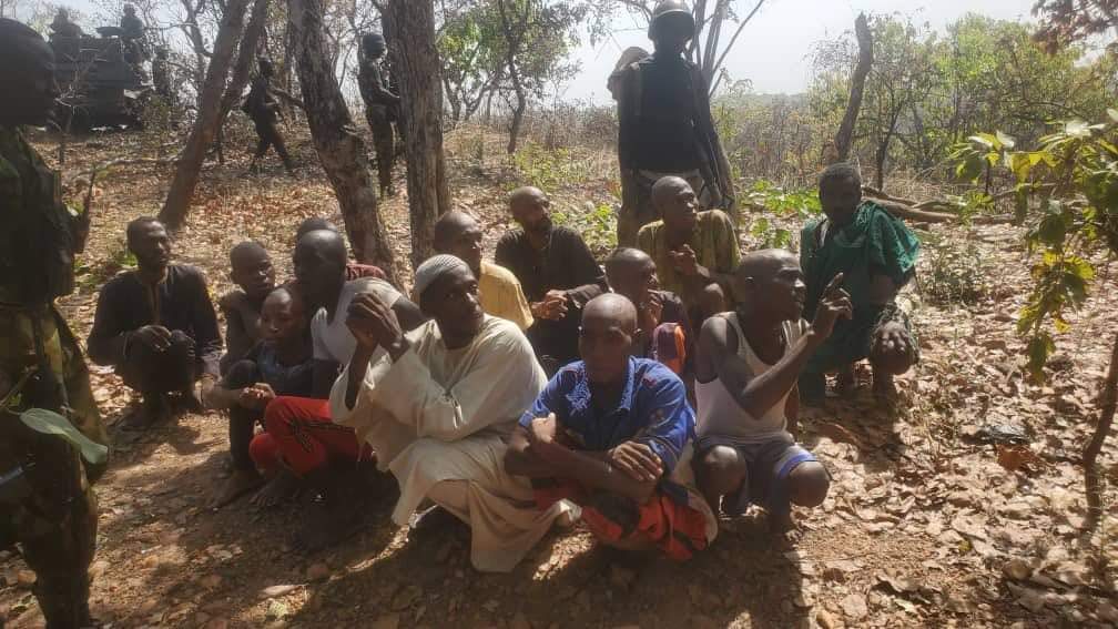 legeographe221's tweet photo. Région de #tillabery département de ayorou, le #village insulaire de #koutougou se vide de plus en plus de ses substances humaines pour cause d'insécurité, les bandits armés font la loi dans ledit village depuis 2019
La population condamne le silence coupable des médias locaux https://t.co/bxOcXILrQD
