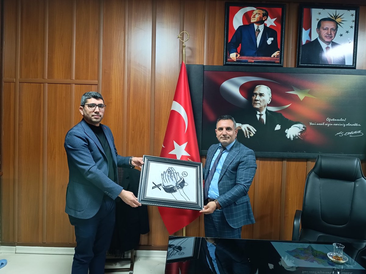 DerVibam's tweet photo. Viranşehir Bağımlılıkla Mücadele Derneği Yönetim Kurulu olarak Viranşehir İlçe Milli Eğitim Müdürü Çetin Gören hocamızı ziyaret ettik. Gençliğimiz ve geleceğimiz için bir tehdit haline gelen bağımlılıkla mücadele konusunda istişarelerde bulunup projelerimizden bahsettik. https://t.co/YRss004SWU
