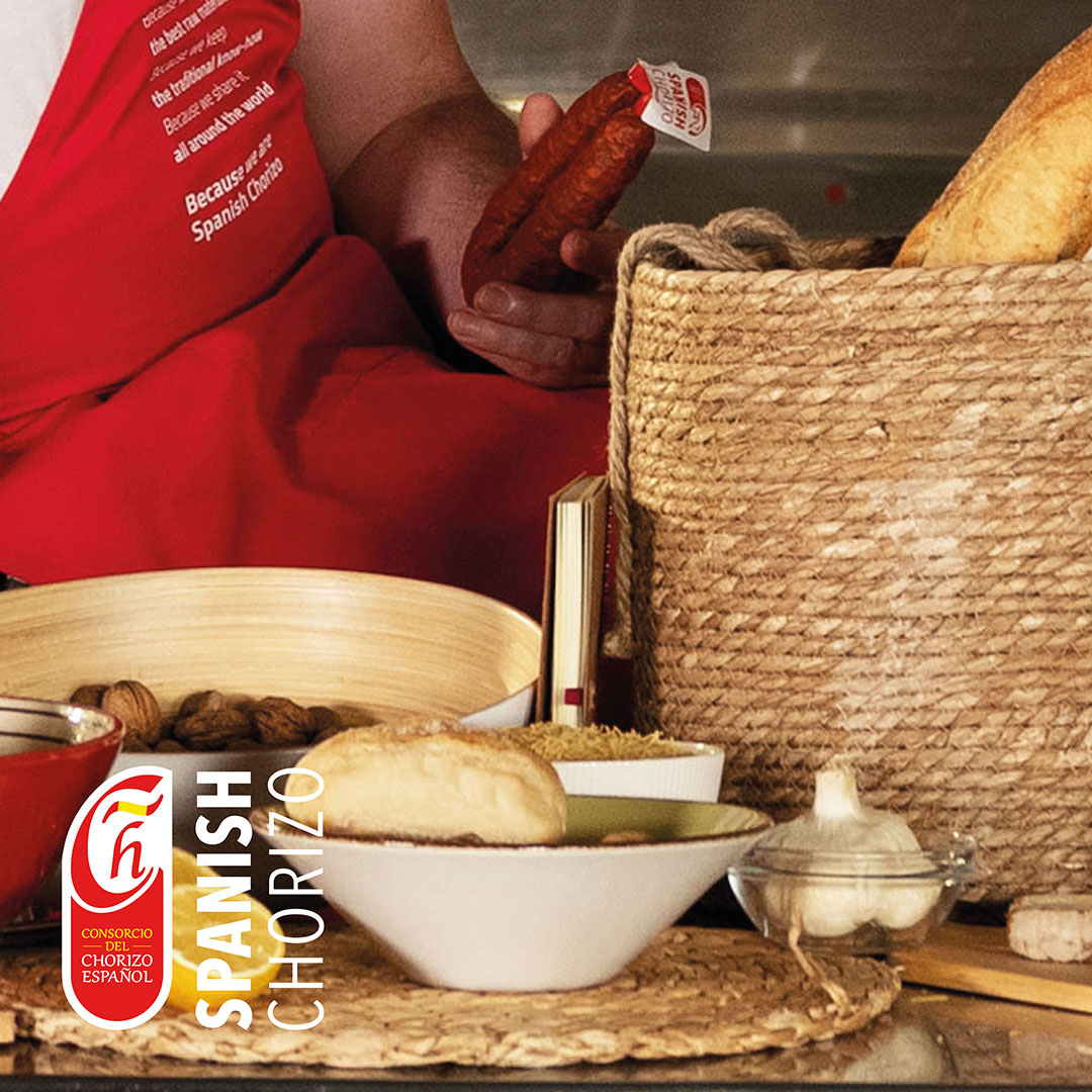 Lentils with Chorizo, "Bollo Preñao" or "Patatas a la Riojana" are some of the most traditional recipes in Spain in which Chorizo is the main ingredient.

Discover many more in our #ChorizoAcademy section.

chorizoespanol.es/en/chorizoacad… 

#SpanishFood #ChorizoRecipes #ChorizoEspañol