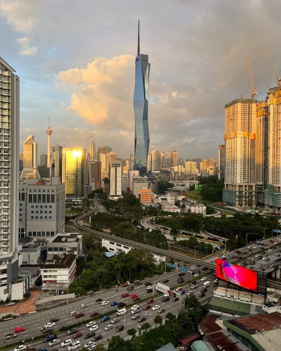 Good evening from Kuala Lumpur, Malaysia🇲🇾
ASEAN tallest skyscraper and spire 
The spire that always inspires 
©️Sea Siring Area
#MobilegraphyMalaysia
#photographymalaysia 
#Panaromaindahsemestaalam
#malaysiatrulyasia 
#tourismmalaysia 
#visitmalaysia
#malaysia