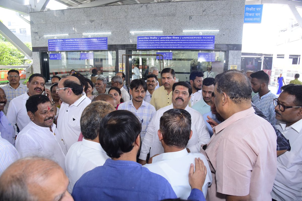 manoj_kotak's tweet image. New Year Gift to Central Railway &amp;amp; Ghatkopar...!!

Indian Railways is on a remarkable journey of modernization under the visionary leadership of Prime Minister Shri @narendramodi ji.

With our persistent efforts Work of FOB and East side Elevated deck &amp;amp; booking office at…