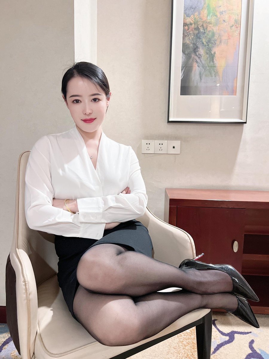 Sliyprincess's tweet photo. 喜欢黑丝袜吗 https://t.co/ys2MVSc2ni