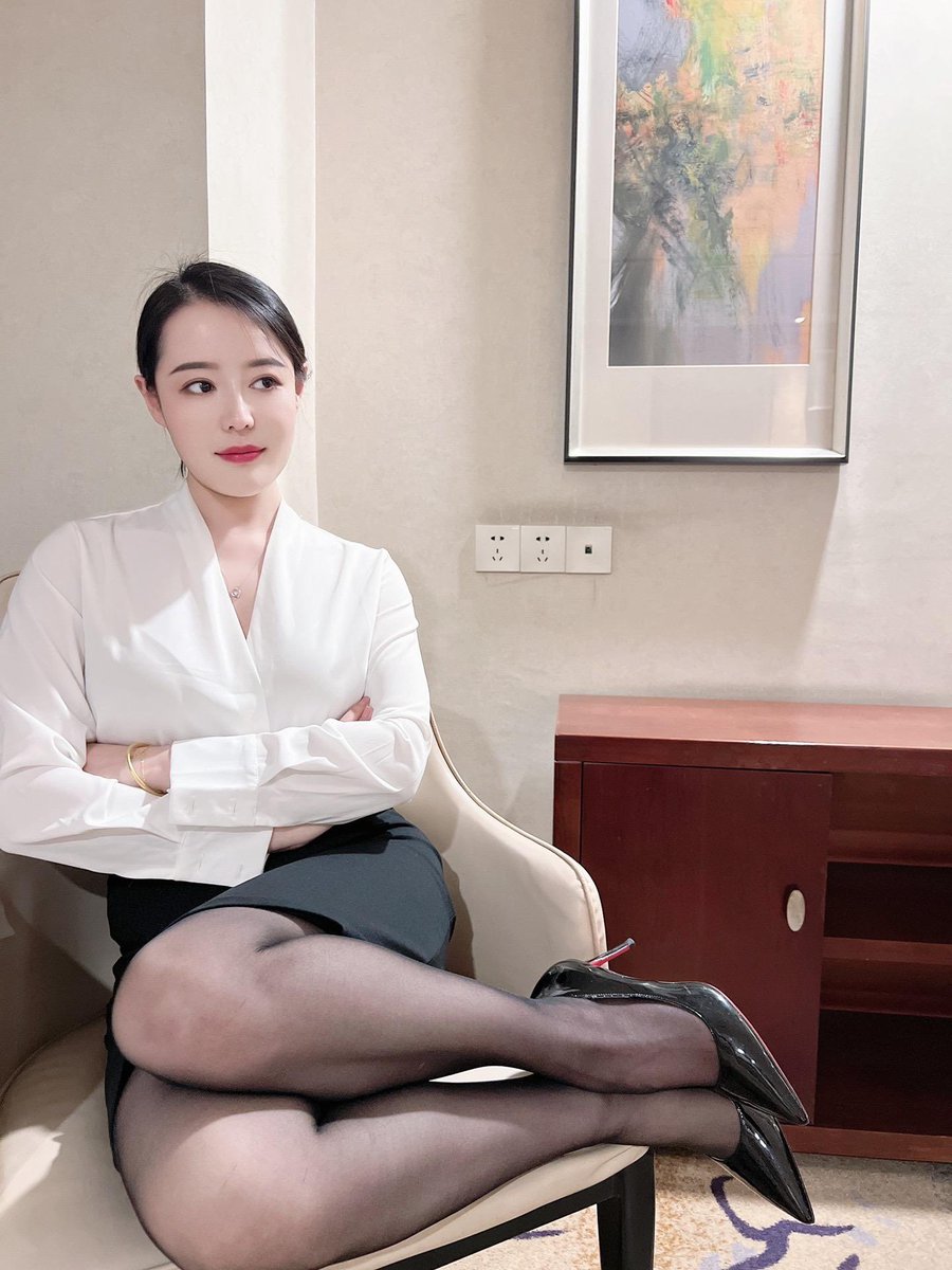 Sliyprincess's tweet photo. 喜欢黑丝袜吗 https://t.co/ys2MVSc2ni