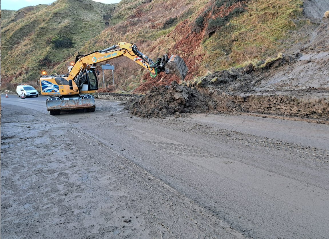 10:00hrs - #A9 Scrabster - our team and Gow Groundworks working hard to clear debris following last evening landslip. Great effort in a short space to time, don't you agree? Passable with traffic control. Port open. @trafficscotland @scrabsterport @NLFerries @RHANews