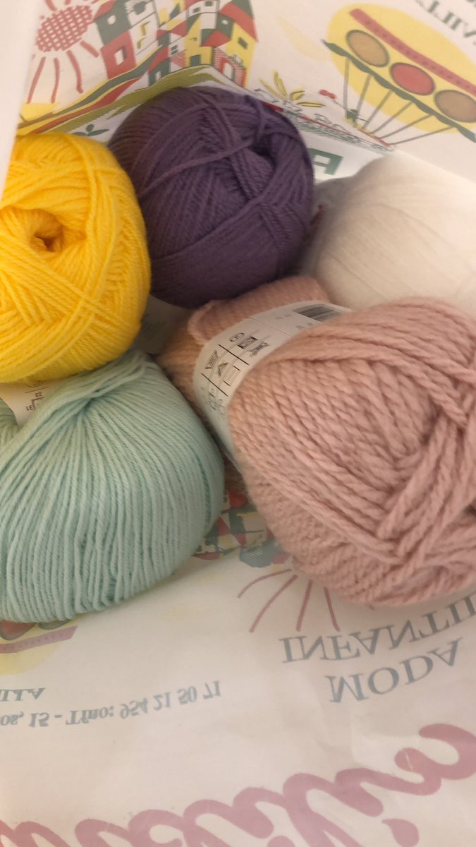 LolaSanjuanCKL's tweet image. Mi hija está descubriendo esos tesoros que son las mercerías de barrio.
El mejor regalo de Navidad #CompraLocal #CompraResponsable