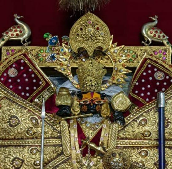 TempleConnect_'s tweet photo. Witness the divine charisma of Shri Sanwaliaji also fondly known as Shri Sanwaria Seth, a radiant form of Shri Krishna from Shri Sanwaliya Seth Prakatya Mandir #Bagund-Bhadsoda.

#TempleConnect #Krishna #Sanwalia #Mandafiya #Bhadsora #Chittorgarh #Rajasthan #TemplesofIndia https://t.co/Iw52Wif4TZ