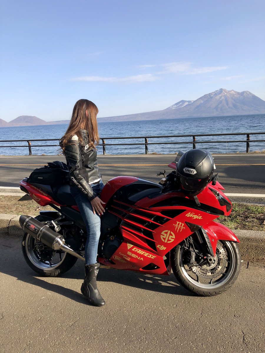 ko_yuki14r's tweet photo. 更新✨
名前：ユキ
性別：女
身長：171
住み：北海道札幌
バイク歴：6年
歴代車種：ﾊﾞﾙｶﾝ900→zx14r→ﾊﾟﾆｶﾞｰﾚv4s
好きな物：ﾊﾞｲｸ🏍ﾓｰﾋﾞﾙ🏔ｿﾌﾄｸﾘｰﾑ🍦
　　　　　ｽｰﾌﾟｶﾚｰ🍛お酒🍷
#バイク乗りとして自己紹介 https://t.co/7aZnC3GucA