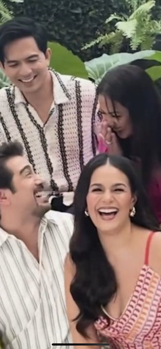 ChrissieJoanne's tweet photo. PASINTABI MUNA IZA AND DENNIS AHHHHH? KINIKILIG AKO E 😭😭 https://t.co/jsHNy6TYG5