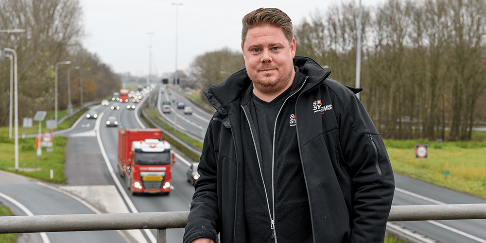RWS_ZN's tweet photo. Hoe kun je je als weggebruiker alvast voorbereiden op de wegwerkzaamheden aan de #A27HH? IJsselsteiner Tim Steenbergen heeft in ieder geval al ideeΓ«n over hoe hij het aanpakt straks. Lees hier π https://t.co/h1bG8SD4CE.
#beterbereikbaar #merwedebrug #slimreizen #mobiliteit https://t.co/ydMve34ITm