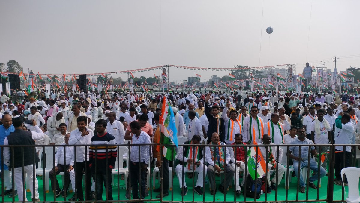 IYCGujarat's tweet photo. आज काँग्रेस के स्थापना दिवस पर 'हैं तैयार हम' महारैली हो रही है।

#HainTaiyaarHum https://t.co/0b2DZUoyBF