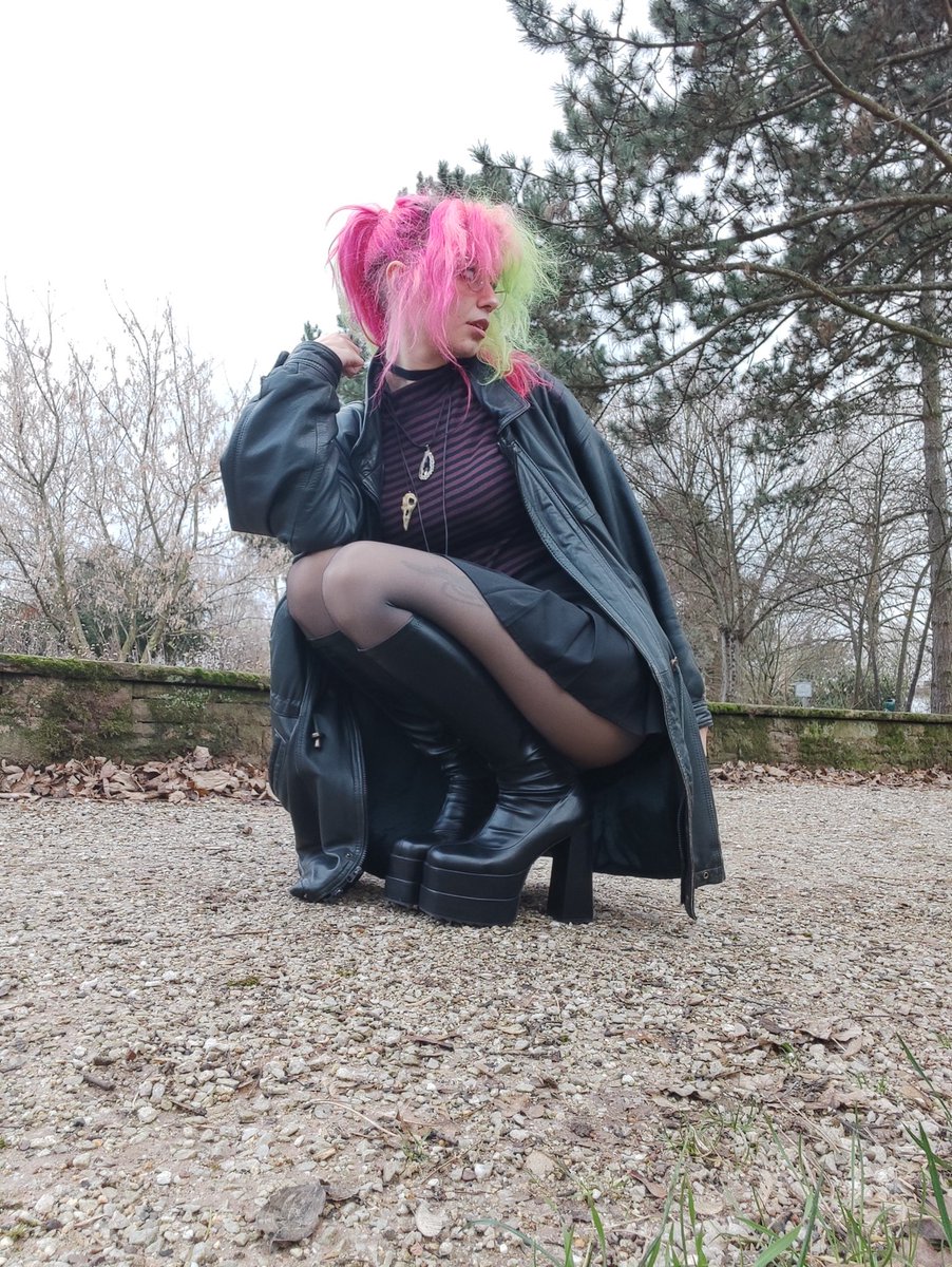 bin tbh nur noch auf threads unterwegs aber auch ihr bekommt bilder von den schuhen