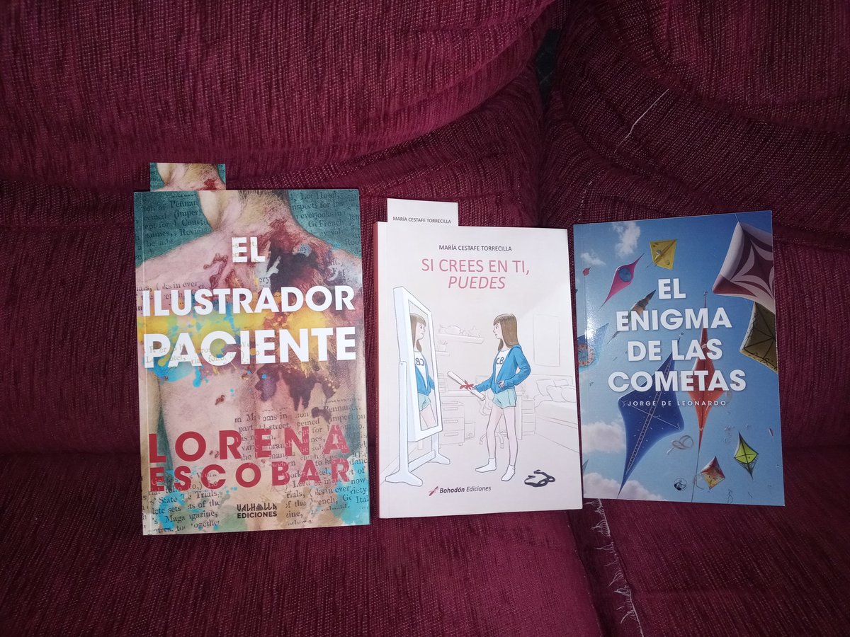 jyl_ruta's tweet photo. Ruteros del mundo. En estas fechas navideñas os queremos recomendar tres libros de los que hacemos posible Ruta 62:
El ilustrador paciente: @Lorenaedcl @Valhallalibros
Si crees en ti, puedes: @Maria_Cestafe @Bohodon_Ed
El enigma de las cometas: @JorgedeLeonard1 @EdAmarante https://t.co/CGonL1c9Sa