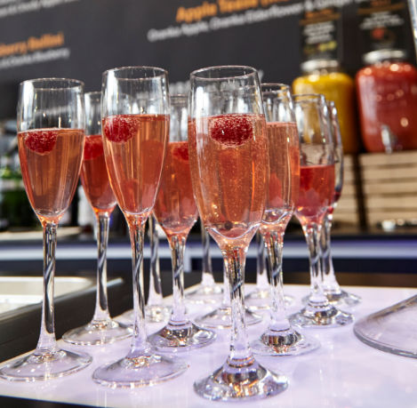 OrankaUK's tweet image. 🥂Let the festivities continue...with New Year approaching!

If you are looking to mix up your mixology in 2024, then use juices that can work well for mocktails &amp;amp; cocktails!

oranka.co.uk

#Juice #Smoothies #mocktails #cocktails #Oranka#FestivePeriod #Hospitality