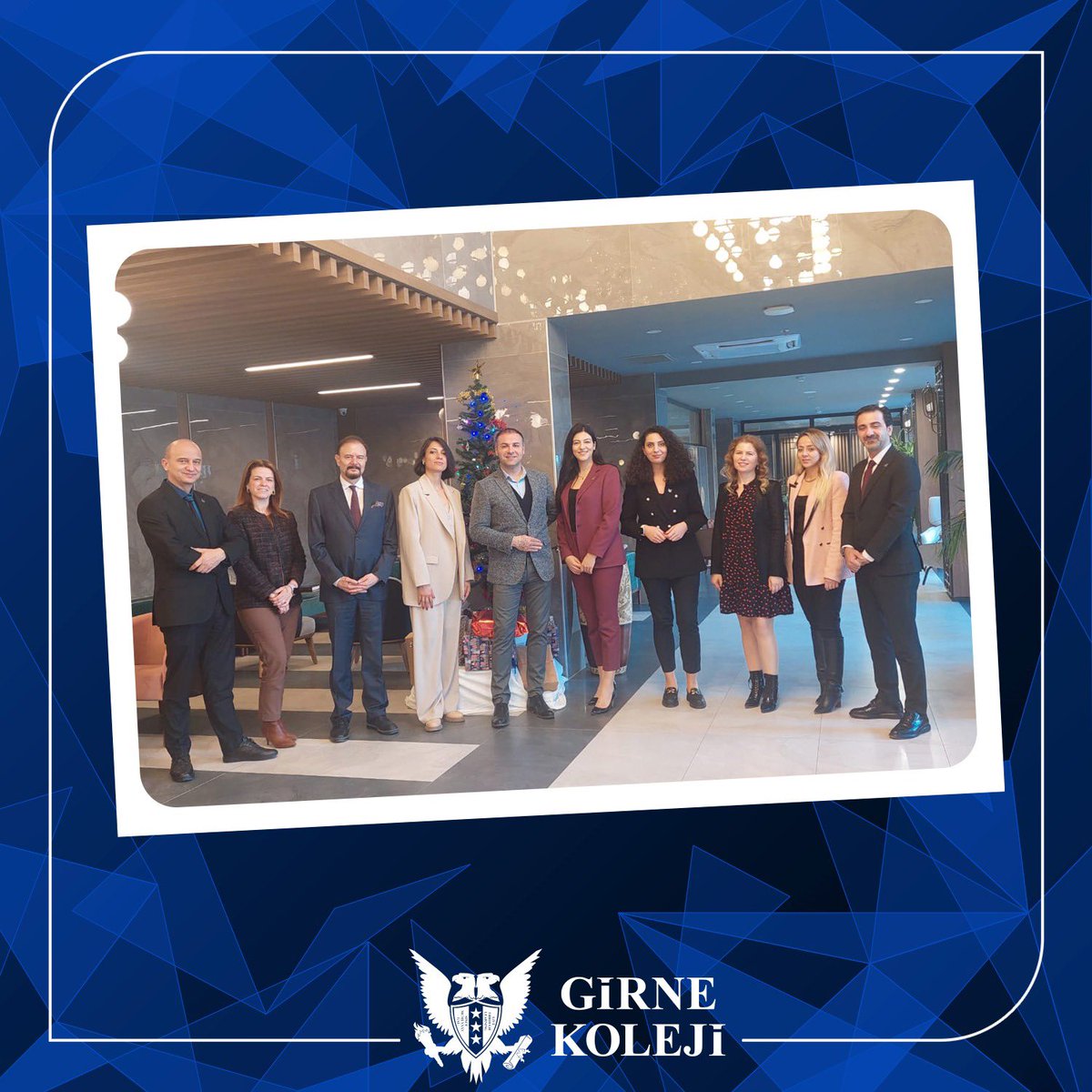 GirneEdremit's tweet photo. Eğitim Koordinatörlerimiz Edremit Kampüsümüzü ziyaret ederek kurucumuz ve yöneticilerimizle bir araya geldiler. Ziyarette öğrencilerimize sunmuş olduğumuz Franklin School Amerika Diploması hakkında Burlingten Türkiye Genel Müdürü tarafından detaylı bir de sunum gerçekleştirildi. https://t.co/uUJlFwxpff