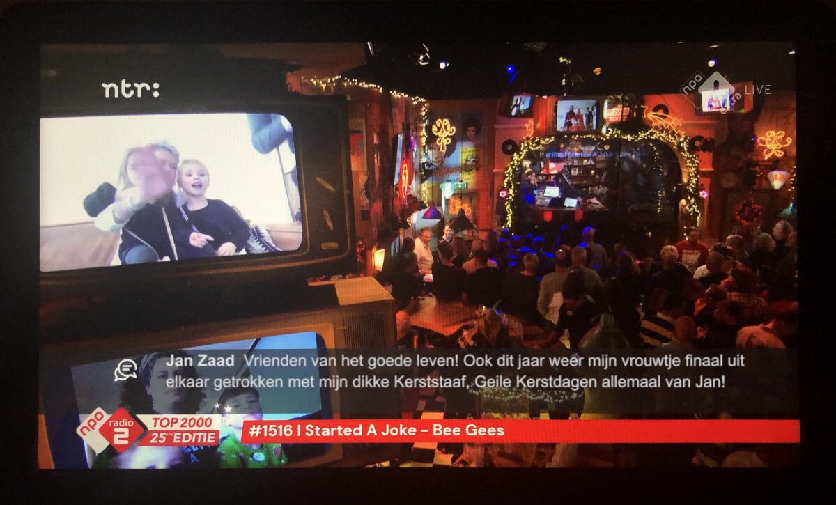 DJAndreAndre's tweet photo. Ieder viert Kerst op zijn eigen manier hè @Top2000agogoNTR #Top2000 https://t.co/bFyPO98z2Y