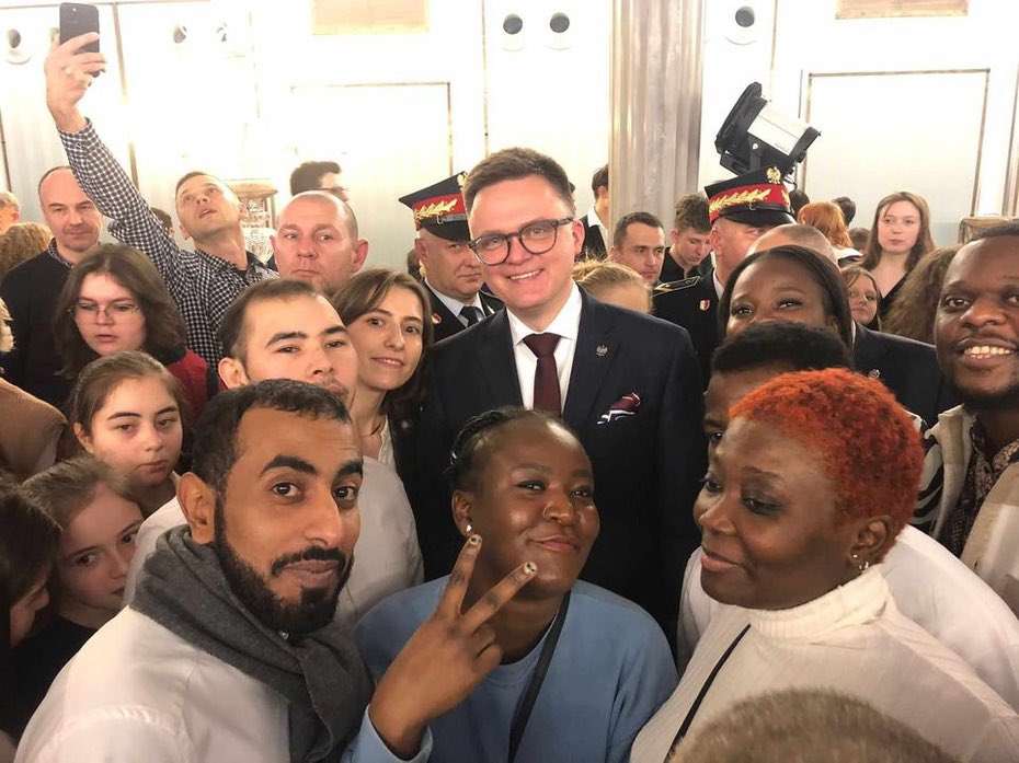 m_bielecki_'s tweet image. Zróbmy Szymonowi zasięg. Szymon zdjęcie usunął ze swojego profilu, ale internet nie zapomina.
Czego pan się wstydzi, panie Marszałku Rotacyjny @szymon_holownia?