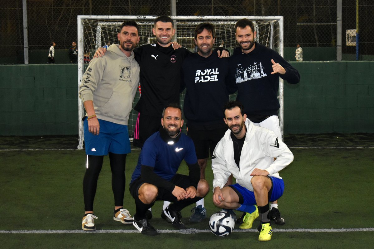 Gavasella's tweet photo. Punto y final a una racha de imbatibilidad de 4 años en un partido de juego lamentable pero rico en salud, ni una lesión.

Gavasella 4 (Balbiola, @p_closa, @ilynhenke)
Amigos de @willyclosa 10

Galeria completa de imágenes:

https://t.co/pfagb19ByO https://t.co/DRFteqaMvs
