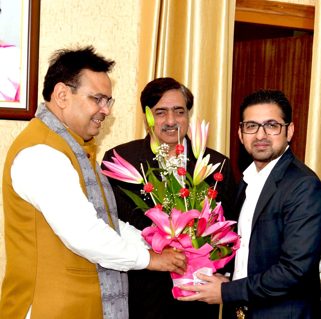 A1TVOfficial's tweet photo. राजस्थान के मुख्यमंत्री भजन लाल शर्मा से A1TV के चैनल हेड अनिल लोढ़ा और CEO उत्कर्ष लोढ़ा ने की मुलाकात @BhajanlalBjp @RajCMO @BJP4Rajasthan @utkarshlodha_A1 @A1TVOfficial https://t.co/DKRq5RDVjK