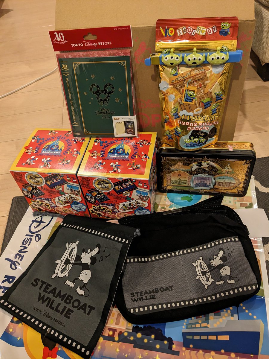 Anishin6's tweet photo. 帰ったらディズニーからの贈り物届いてた〜！🎁 https://t.co/MU7m4wzbJp