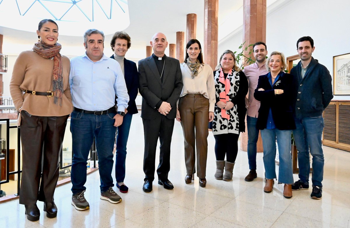 Al Ayuntamiento y al Obispado nos une mucho, pero especialmente el beneficio social y la mejora de la calidad de vida de los vecinos 🤝🏼 Tiendo la mano al nuevo Obispo de #Santander Arturo Ros 🔗 santander.es/content/alcald…