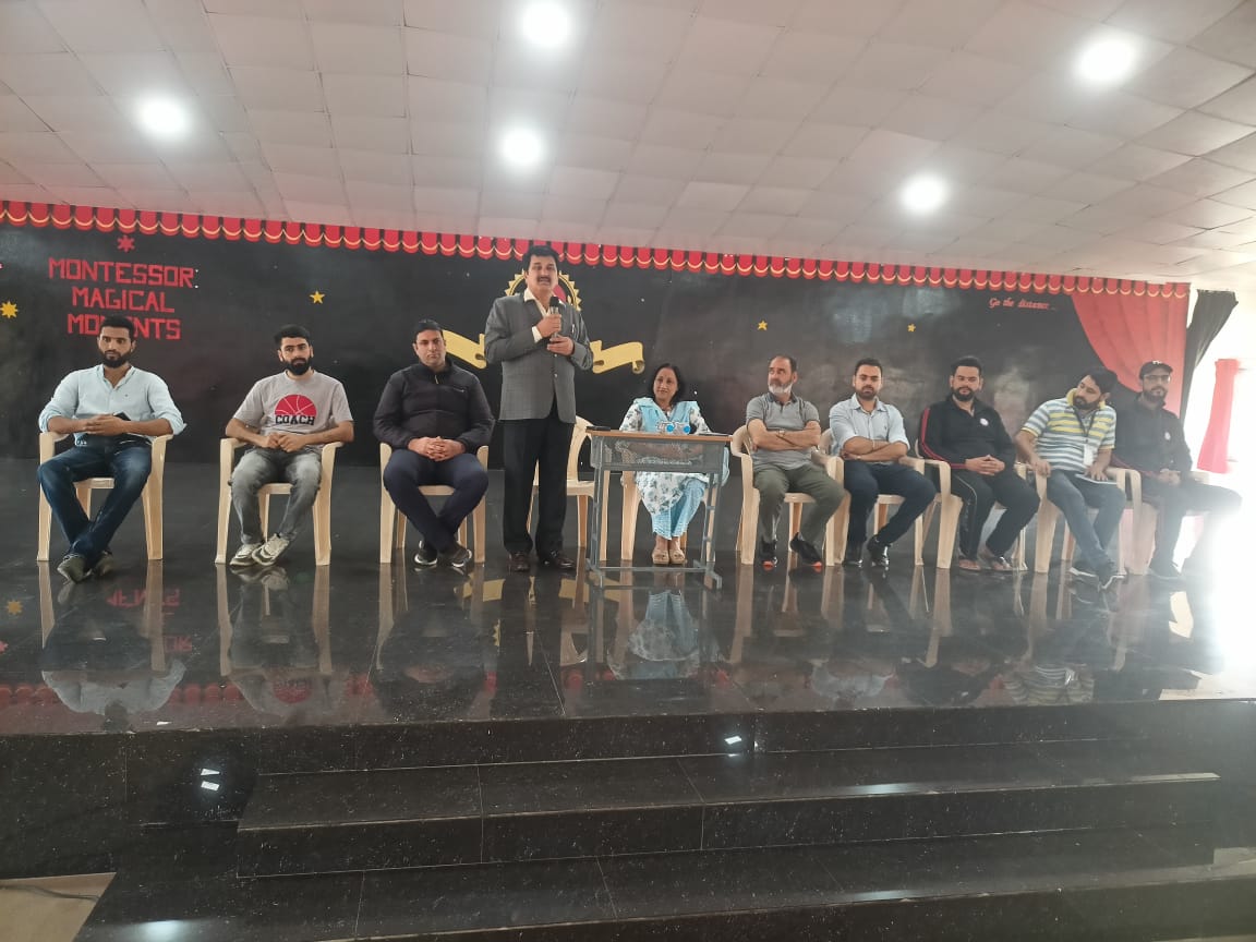 mybkarnataka's tweet photo. Ms.Ashwini Nachappa,Arjuna Awardee,International Athlete interacted with Participants of Kashmir Youth Exchange Programme, Kodagu during the visit to KALS School,Gonikoppal. Sh.M N Nataraj, RD, NYKS, South is also present in this meeting
@ianuragthakur @NisithPramanik @nyksindia https://t.co/9FuOJqUpB8