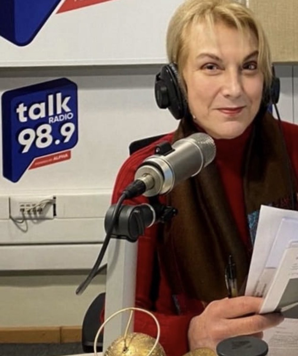 Με καλεσμένο στην εκπομπή μου, σήμερα, στο Talk Radio 98.9 4-6 μ.μ.τον Γρηγόρη Ψαριανό θα κάνουμε μια διαφορετική ανασκόπηση, όχι μόνο της χρονιάς, αλλά των κοινών δεκαετιών της δημοσιογραφικής και πολιτικής πορείας μας με ξεναγό τα τραγούδια που μας σημάδεψαν.