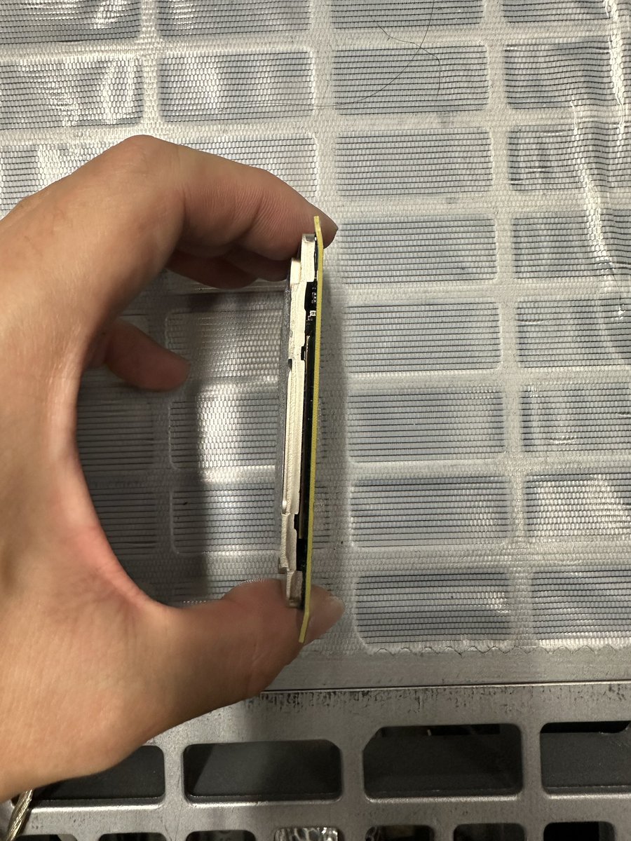iGeneKuo's tweet photo. Accidentally broke one of my CPU…

RIP Xeon Gold 6230R https://t.co/il7SqNlmyT