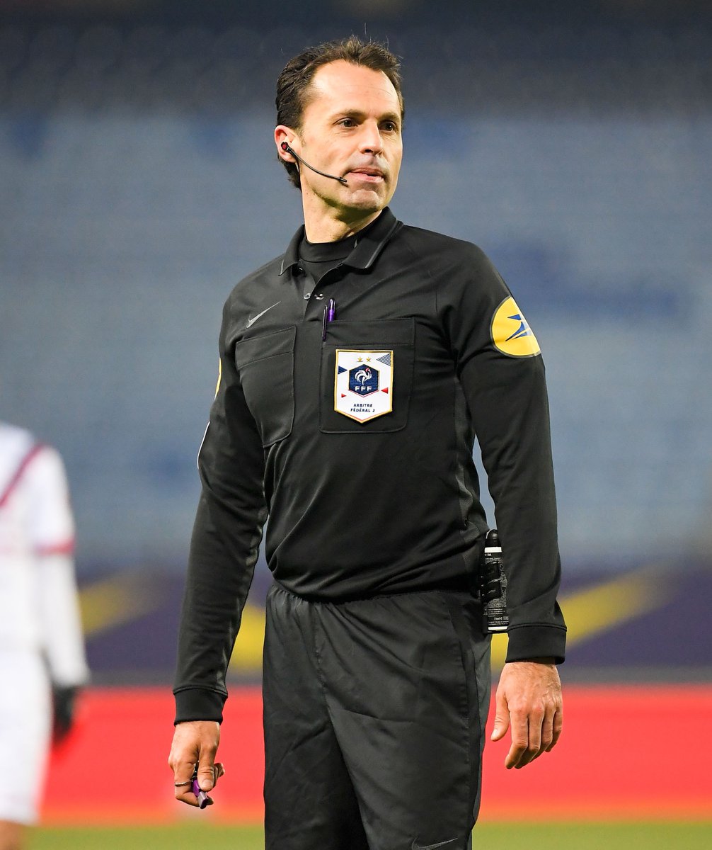 📍Romain DELPECH quitte les terrains et se met à la VAR… en Ligue 2 

L'arrivée dès la saison prochaine de l'arbitrage vidéo en <a href="/Ligue2BKT/">Ligue 2 BKT</a> est pour lui le moment de relever un nouveau défi.  

🖥️ l'article complet : safe-arbitres.fr/Actualites-1/C…