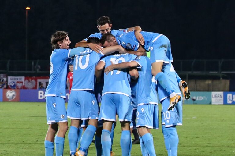 SanMarinoTeam's tweet photo. ¡GANÓ SAN MARINOOOOOOOOO!

TRIUNFAZO ANTE MÉXICO EN WEMBLEY POR 3-1 PARA VOLVER A LA VICTORIA DESPUÉS DE 19 AÑOS. NANNI HIZO UN TRIPLETE, BERARDI DE PENAL Y TAMBIÉN GOLINUCCI

NO LO PUEDO CREER, ESTOY VIVIENDO UN SUEÑO, HICIMOS HISTORIA

GRACIAS SAN MARINO DE MI VIDA 🇸🇲🇸🇲🇸🇲🇸🇲🇸🇲 https://t.co/gHZp8oJIbk