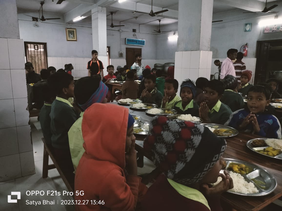 ParivaarRES's tweet photo. Parivaar partners with @FeedingIndia to provide four daily meals to 900 resident boys at Parivaar Vivekananda Sevashram in Bengal. These boys mainly hail from the most impoverished, vulnerable, and economically disadvantaged tribal households.
#parivaar_residentials #FeedingIndia https://t.co/ygjftgk4dc