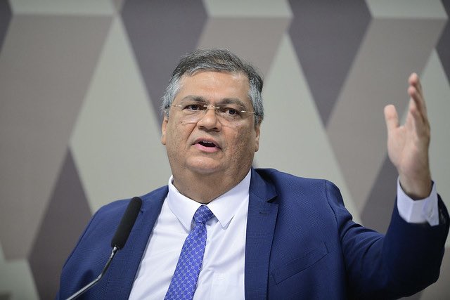 Flávio Dino assumirá uma cadeira do STF. Ao longo de 2023, é Ministro da Justiça do Governo Lula. 

Que nota de zero a 10 você dá a Flávio Dino como Ministro da Justiça?