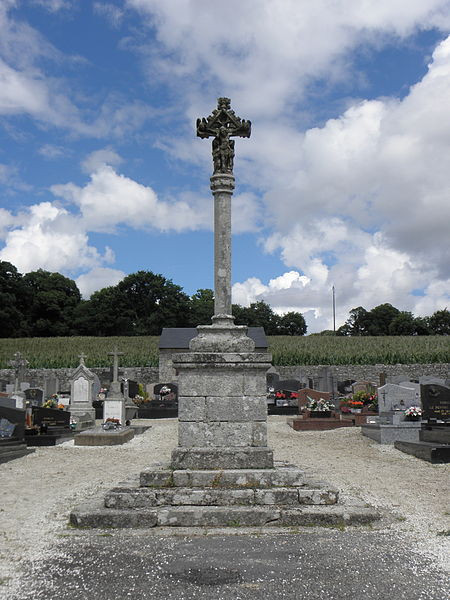 MonumentumFr's tweet photo. Cimetière à #Guern (#Morbihan) Fût polygonal avec moulurations faisant chapiteau ou bague sur lequel repose la croix proprement dite. Le Christ d'un côté et la Vierge de l'autre sont surmontés d'un fronton rect...
Suite 👉 https://t.co/RlJYjLtKsN
#Patrimoine #MonumentHistorique https://t.co/Xd6Mc5vB3p