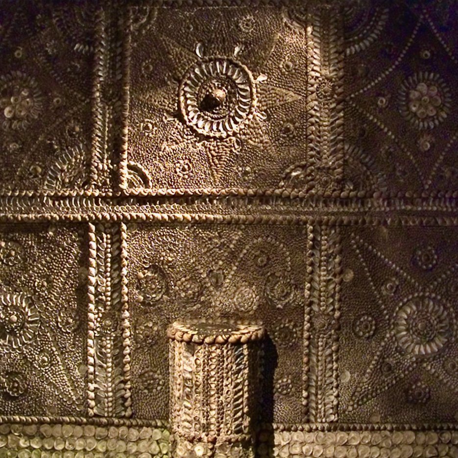shellgrotto's tweet photo. Happy Twixmas! If you’ve had enough of looking at your own four walls, why not come and have a look at ours! We’re open 11-4 today and every day until 1st January 🐚
#margate #twixmas #shellgrotto https://t.co/RRE8ZmmzuJ