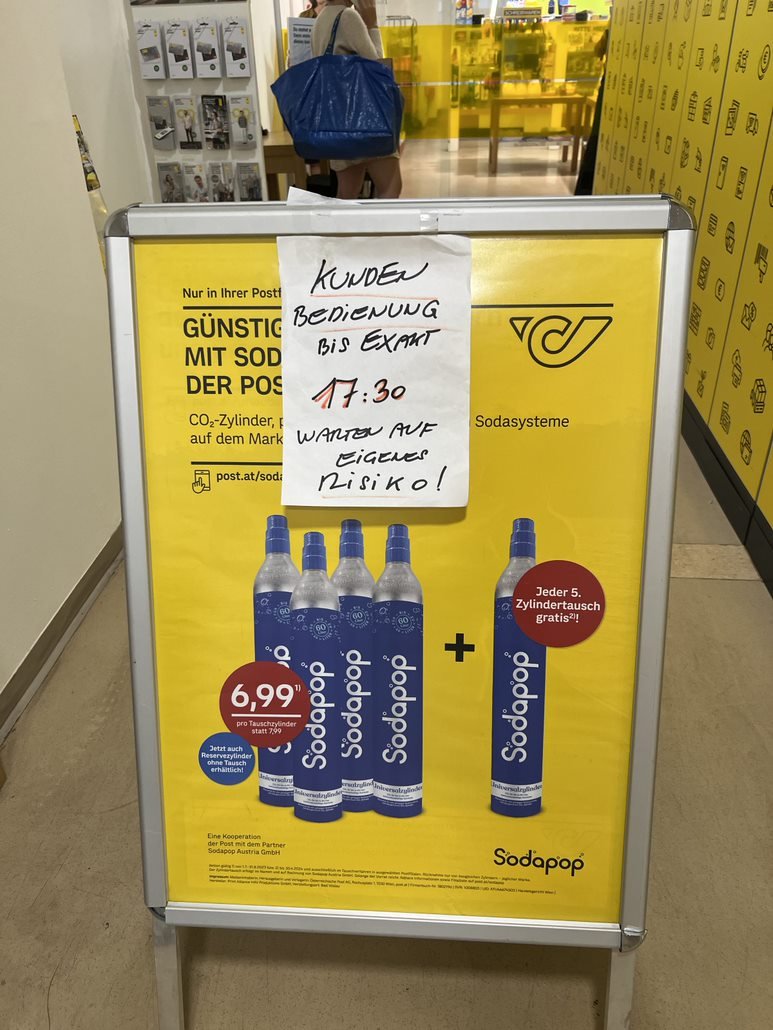 schoenia94's tweet photo. aber sonst passt alles bei euch?
@unserepost #GleisdorferGasse4 #Graz https://t.co/GQ6qbMqqqo