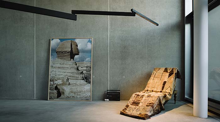 #KonstantinGrcic crea para <a href="/FlosWorldwide/">Flos</a> la lámpara de pared extensible #BlackFlag compuesta por una barra vertical y tres horizontales, diseñada para ocupar el mínimo espacio y máxima iluminación
revistaluminica.es/flos-black-fla… a través de <a href="/RevistaLuminica/">LUMINICA</a>