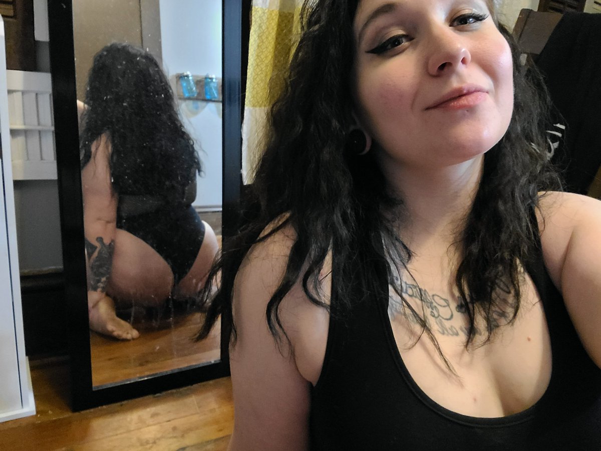 vicariouslittle's tweet photo. Had a pretty fun session tonight, do you want to see? https://t.co/FDQhEDCBeB