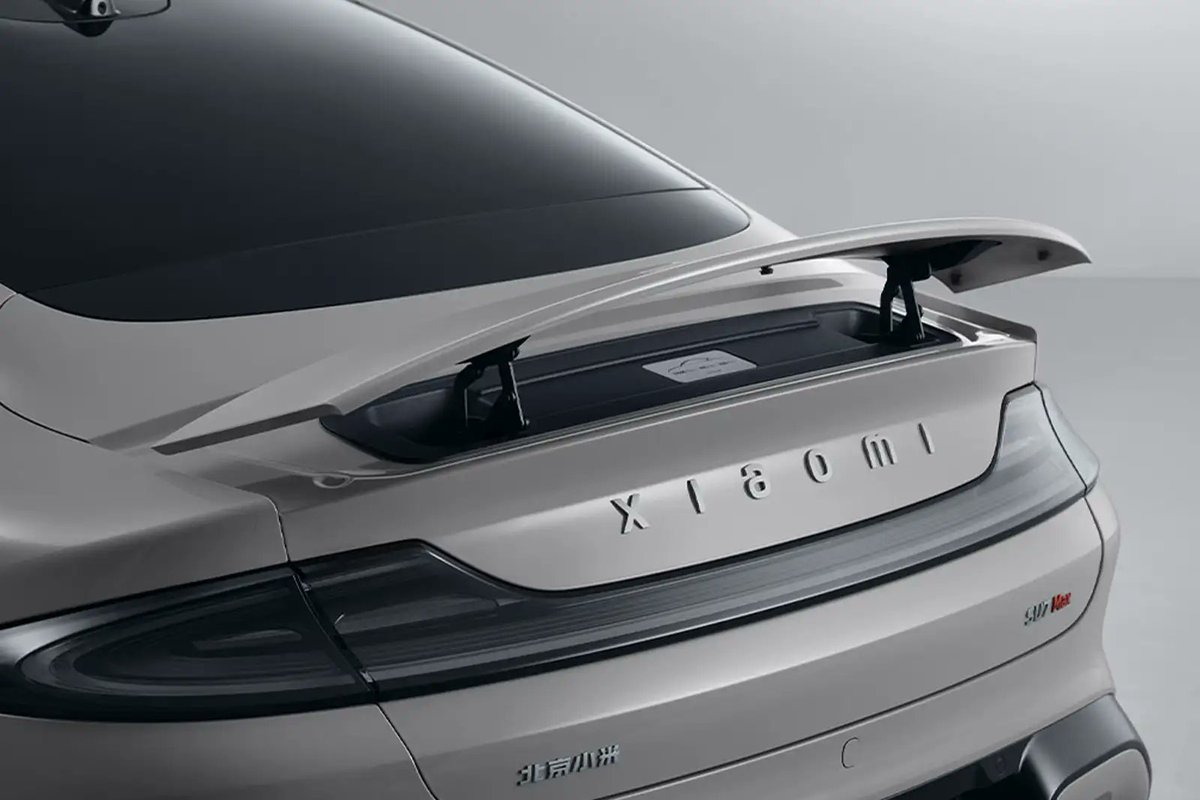 Mrwhosetheboss's tweet photo. Xiaomi's just launched their first ever electric car, with:

High res cameras
Xiaomi HyperOS Operating System
Self driving
Self Parking
Up to 1200Km of range (What!?)

What I'm most excited to see is if a phone maker can actually fix the poor software cars are known for 🤔 https://t.co/3sH6dz5INQ